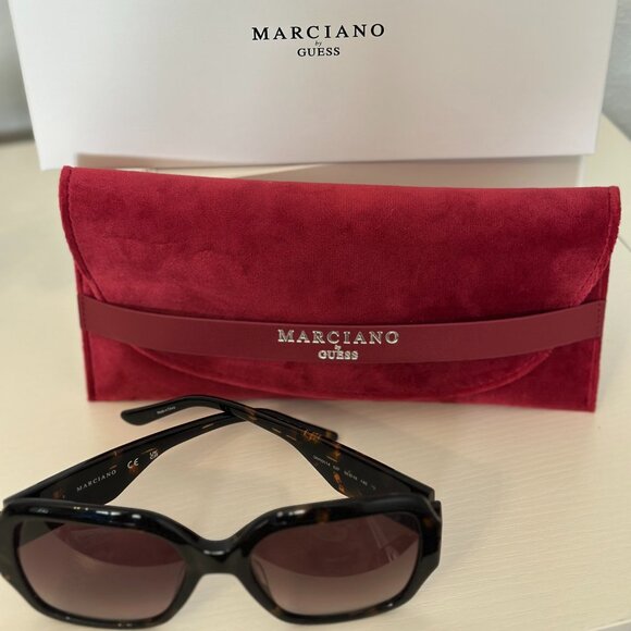 Guess By Marciano Sunglasses main image 4